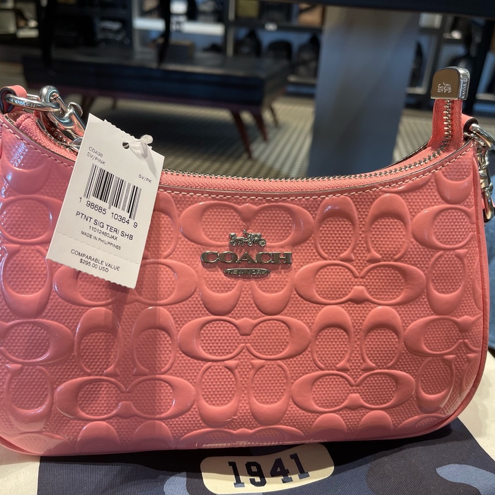 NWT Coach CDA98 Teri Shoulder Bag In Signature Leather With Heart Charm Pink - Picture 2 of 15